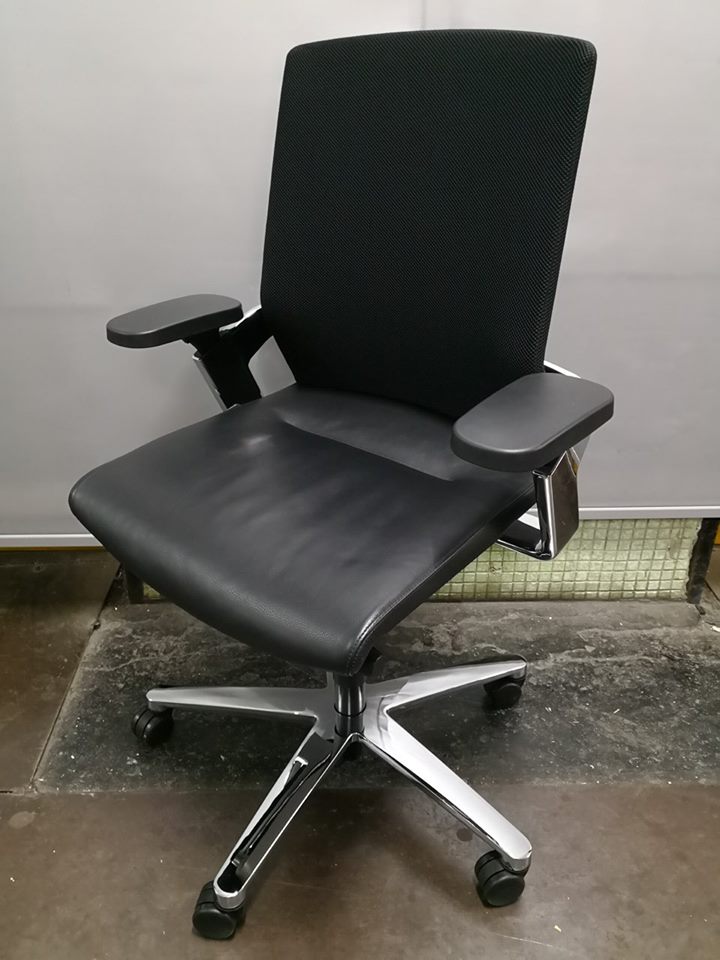 #65386 Willhahn 真皮扶手油壓椅