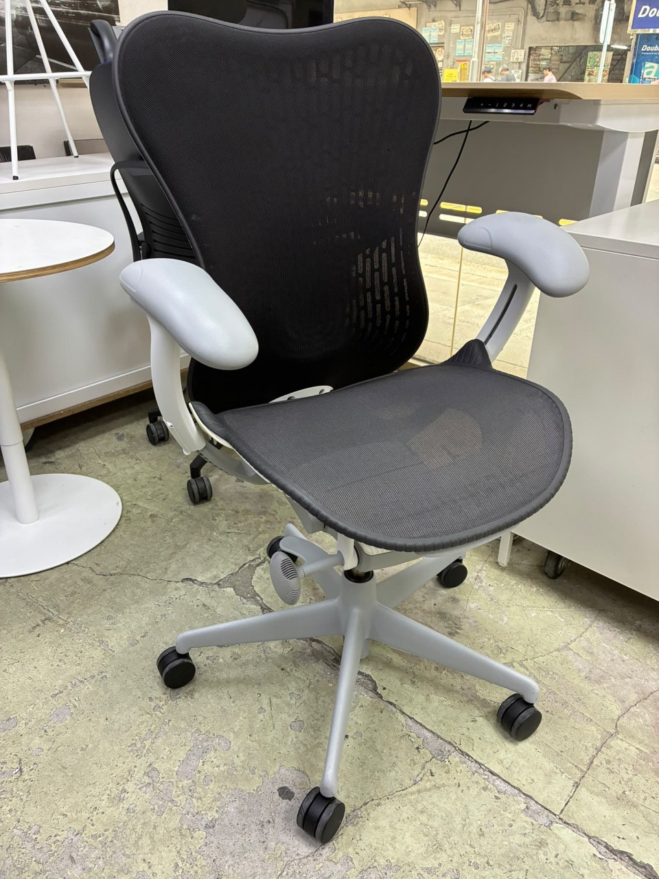 #61679 Herman Miller Mirra 2