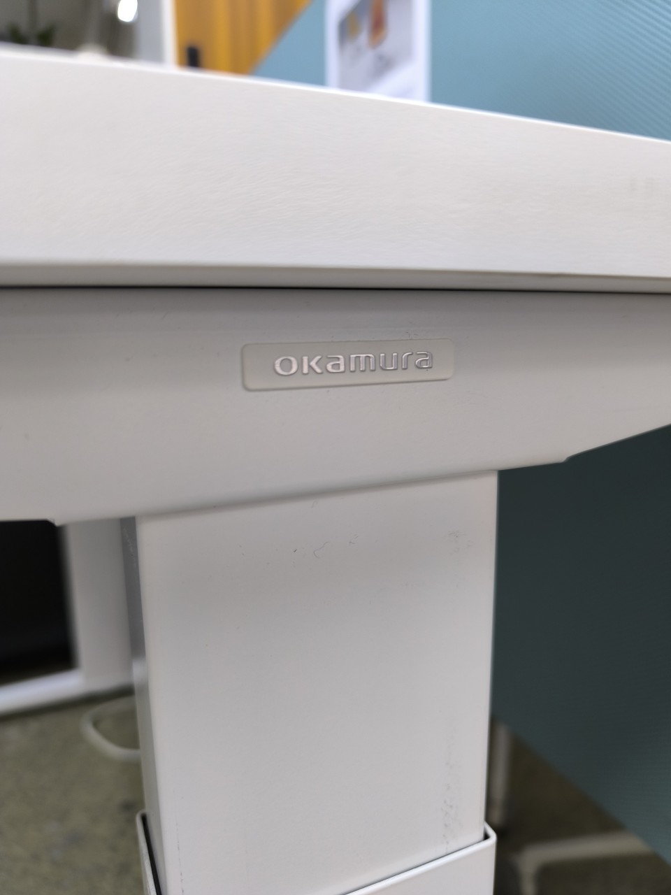 全白色電動升降枱 OKAMURA JAPAN